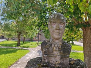 Busto de homenaje a Manuel Llano (Sopeña)