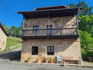 Casa barrio La Mahilla (Selores)