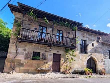 Hilera junto al Palacio Rubín de Celis (Renedo)