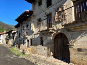 Hilera junto al Palacio Rubín de Celis (Renedo)