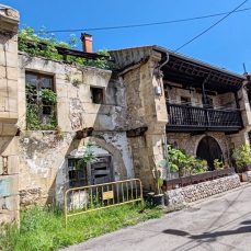 Hilera con torre medieval (Terán)
