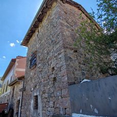 Hilera con torre medieval (Terán)