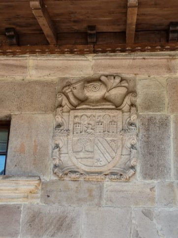 Escudo - Casona de La Nozalea (Carmona)