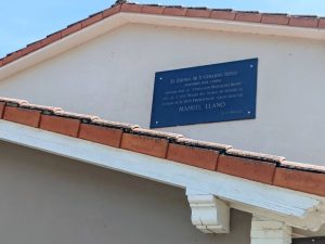 Antiguas escuelas. Homenaje a Manuel Llano (Sopeña)