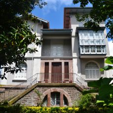 Chalet Ecléctico (Cos)