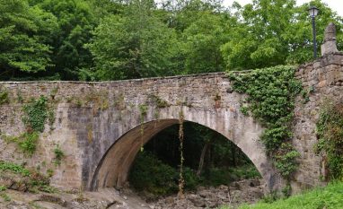 Puente sobre el río Argoza (Barcena Mayor)