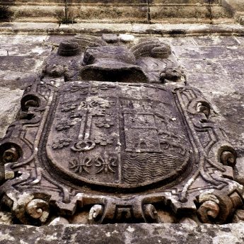 Escudo de armas del Palacio de Quirós (s. XVII), Ucieda