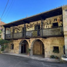Casona montañesa (Renedo)