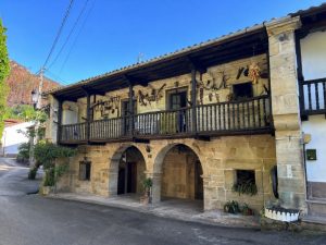 Casona montañesa (Renedo)
