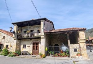 Casona y casa llana (Sopeña)