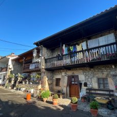 Hilera con casa pajareta (Renedo)
