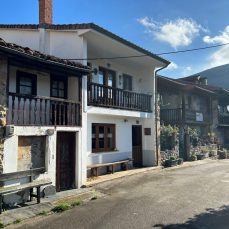 Hilera con casa pajareta (Renedo)