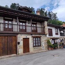 Casas llanas en la Junta (Terán)