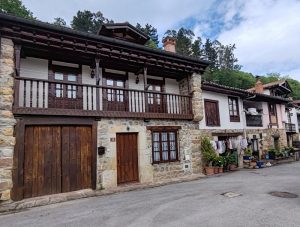 Casas llanas en la Junta (Terán)