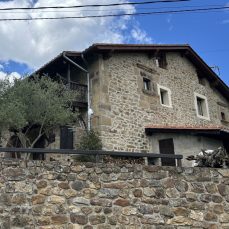 Casa con dos arcos (Los Tojos)