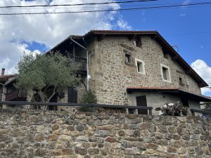 Casa con dos arcos (Los Tojos)