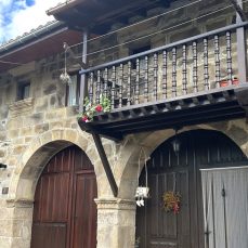 Casa con dos arcos (Los Tojos)