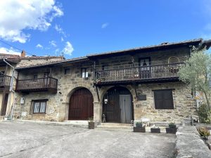 Casa con dos arcos (Los Tojos)