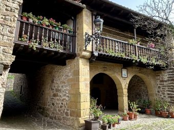 Casa del Pasadizo (Bárcena Mayor)