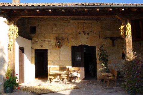 Casa llana de Bustamante (Herrera de Ibio)