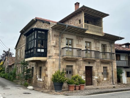 Casa neoclásica (Mazcuerras)