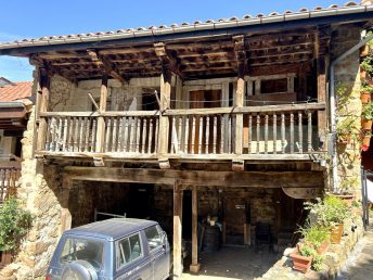 Casas gemelas (Bárcena Mayor)