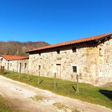 Caserío de La Hérmida (Herrera de Ibio)