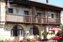 Casona dos arcos (Villanueva de la Peña)