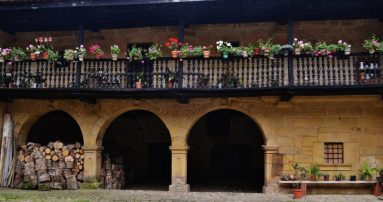 Casona montañesa (Bárcena Mayor)