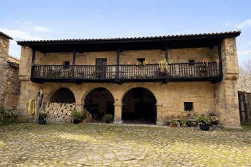 Casona montañesa (Bárcena Mayor)