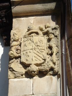 Escudo - Casa blasonada (Mazcuerras)