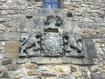 Escudo - Casa de los Perros (Los Tojos)
