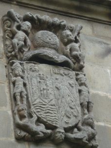Escudo - Casona de Ribero-Gutiérrez (Mazcuerras)