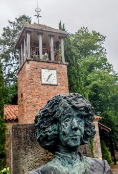 Escultura Concha Espina - Ermita de San Roque (Mazcuerras)