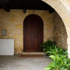 Fachada hilera de casas (Villanueva de la Peña)