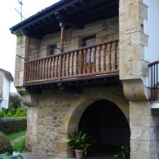 Hilera de casas (Villanueva de la Peña)