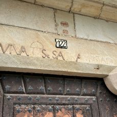 Inscripción - Casa con capilla (Mazcuerras)