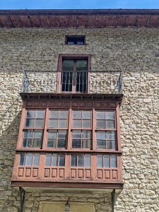 Detalle balcón - La Casona (Fresneda)