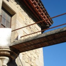 Peana pasarela - Casa con capilla (Mazcuerras)