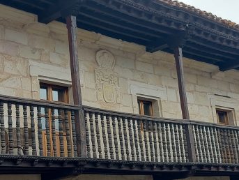 Solana y Escudo - Casona de Ribero (Mazcuerras)
