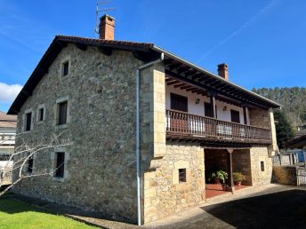 Casa con Solana (Villanueva de la Peña)