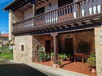 Casa con Solana (Villanueva de la Peña)