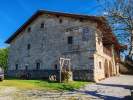 Casona de los Vélez y Hoyos (Villanueva de la Peña)